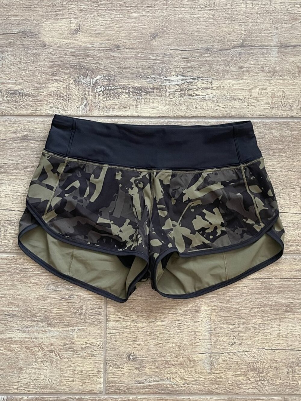 Lululemon Speed Shorts Pop Cut Fatigue Green Black Camo Size 2